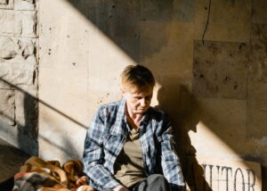 om singuratic pe strada